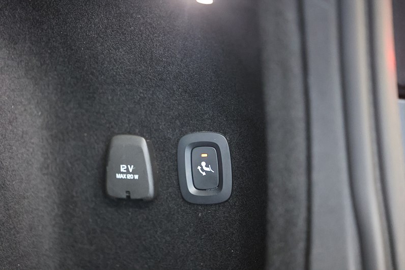 Volvo V60 T8 Twin Engine AWD 392hk Inscription H/K Värmare
