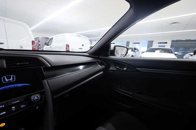 Honda Civic 1.0 126hk Elegance B-kamera Navi