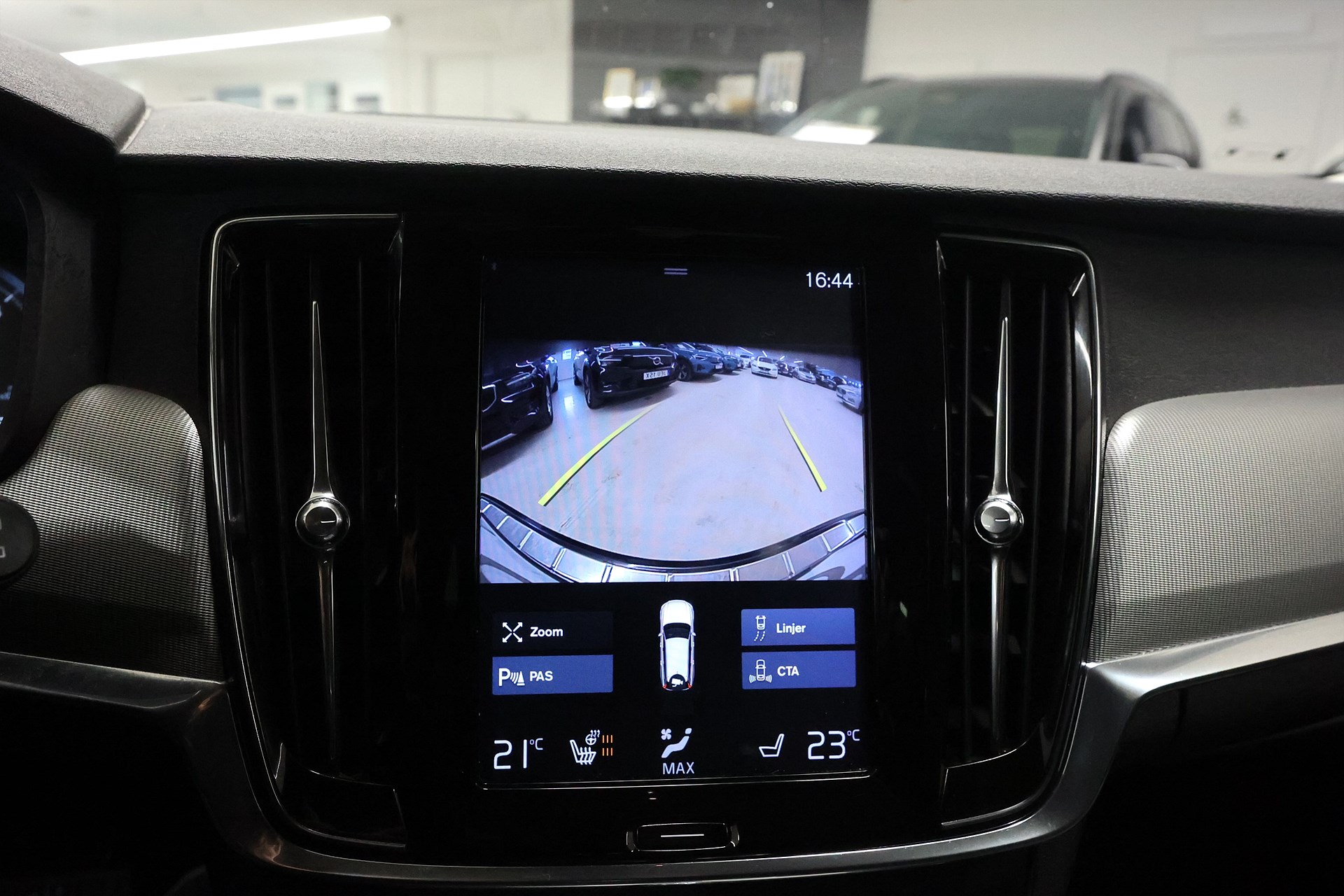 Volvo V90 Cross Country D4 AWD 190hk Momentum HUD H/K