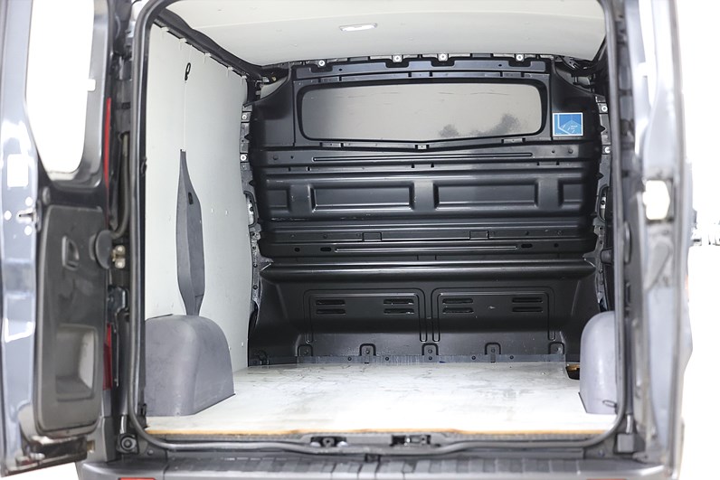 Renault Trafic 2.0 dCi EDC 150hk L2 Drag Värmare B kamera PDC MOMS