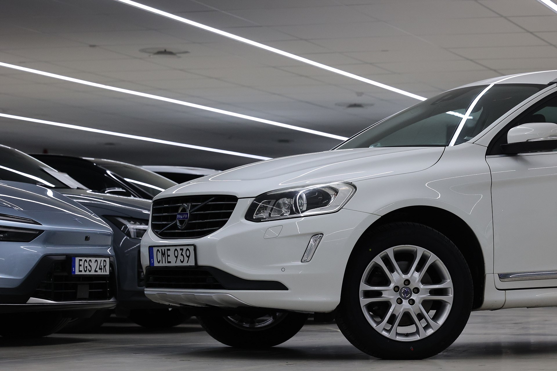 Volvo XC60 D4 AWD 181hk *Hjulkampanj!* Summum B-kamera Värmare