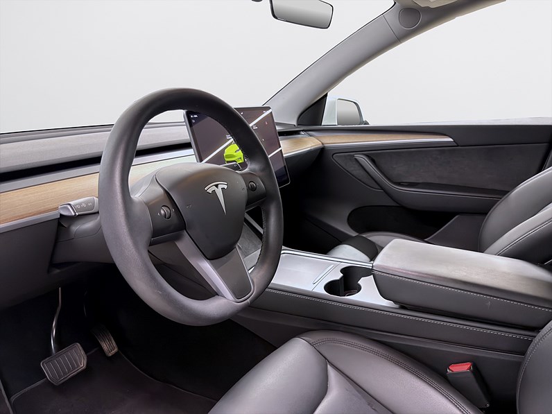 Tesla Model Y Long Range 514hk Helg på Moberg! Pano Läder B-Kamera
