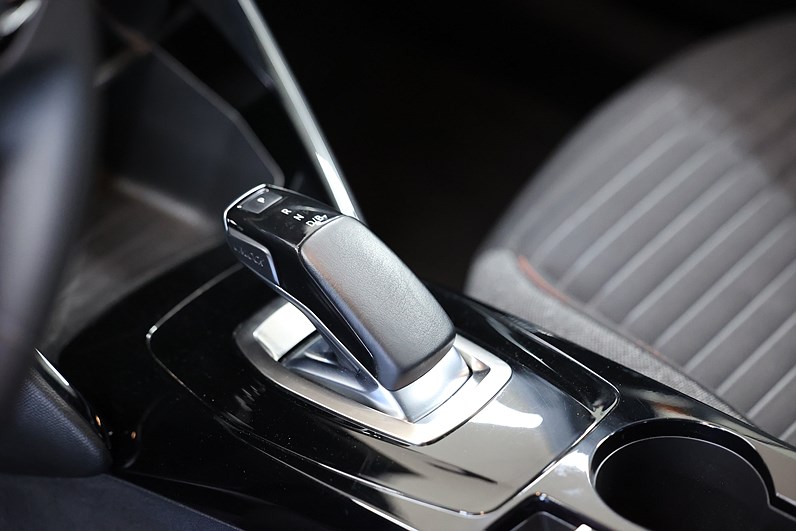 Peugeot e-2008 136hk Active Carplay Räckvidd 445km