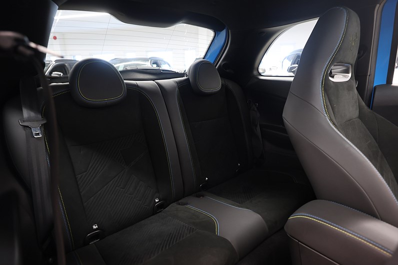 Abarth 500e 155hk *Kampanj!* Scorpionissma Alcantara JBL Pano