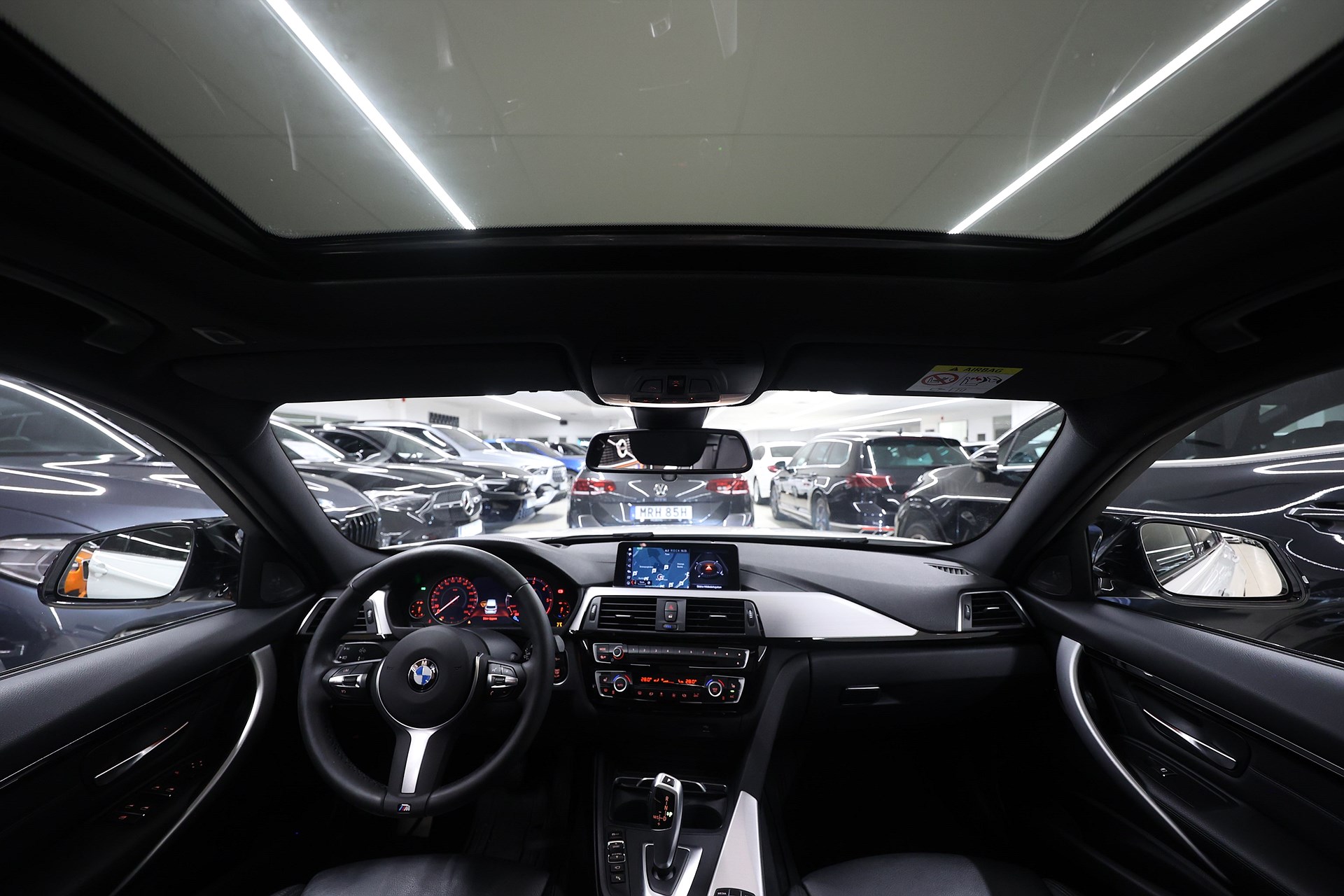 BMW 320d xDrive Touring 190hk *Hjulkampanj!* M Sport Pano HUD H/K Keyless Drag