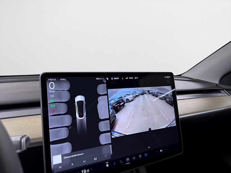 Tesla Model Y Standard Range 299hk Helg på Moberg! Pano Drag B-Kamera