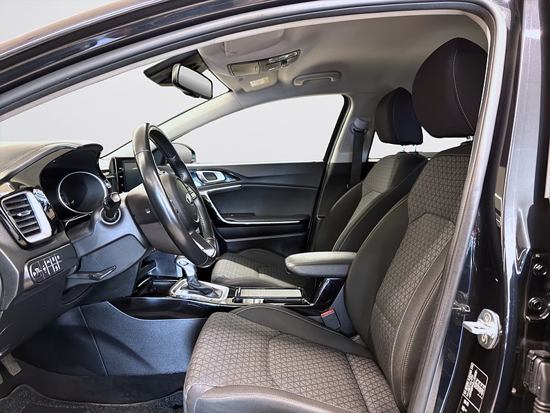 Kia Ceed SW Plug-in Hybrid 141hk Helg på Moberg! B-Kamera Keyless PDC