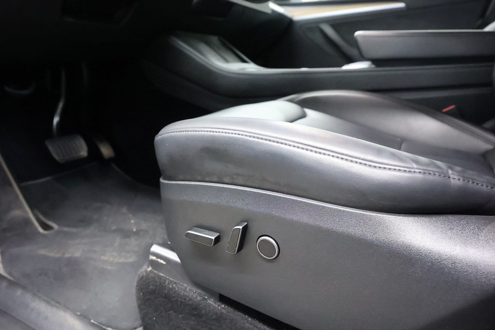 Tesla Model Y Long Range AWD 514hk Pano Navi Läder