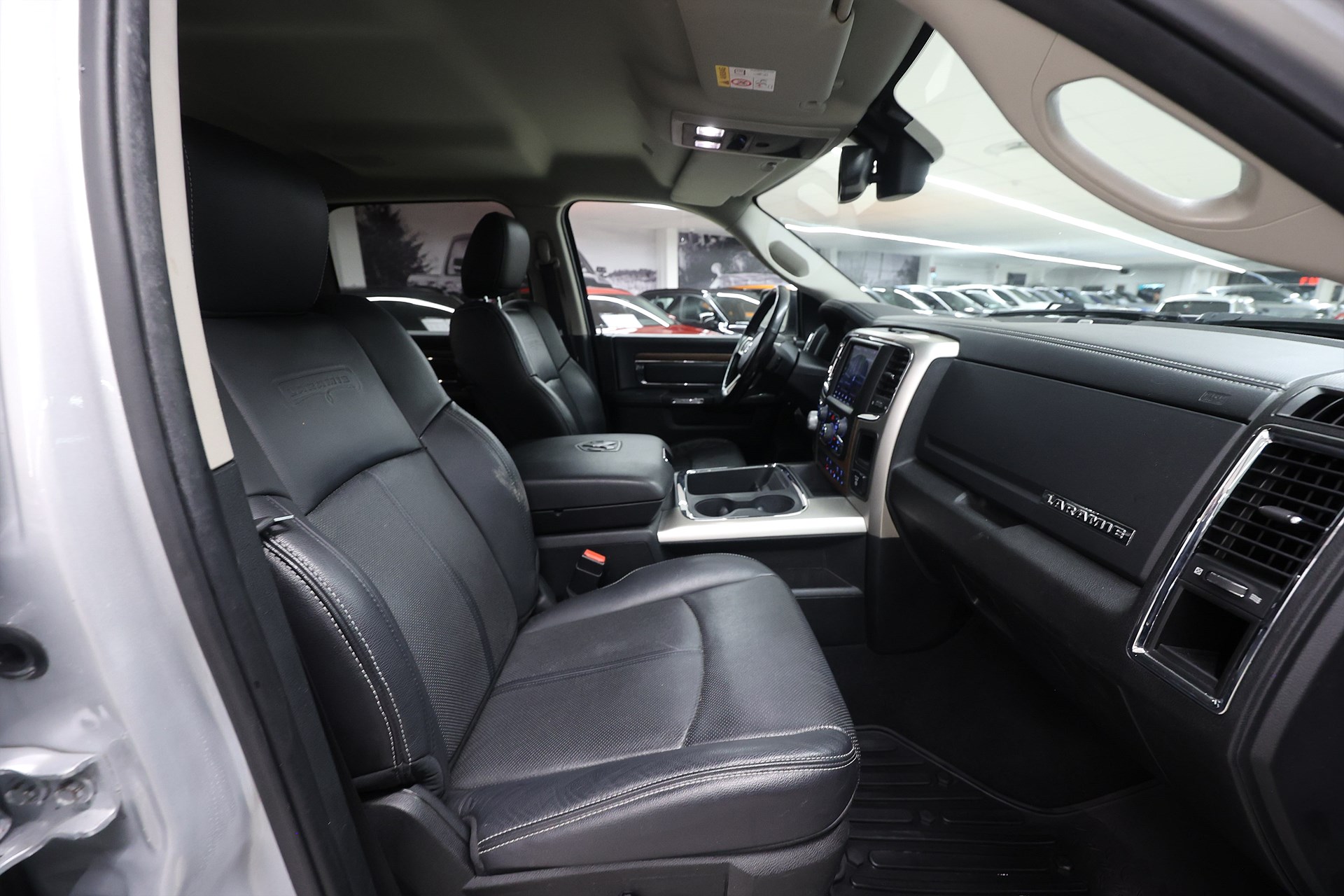 Dodge RAM 5.7 V8 4WD 401hk *Hjulkampanj!* Laramie RamBox MOMS