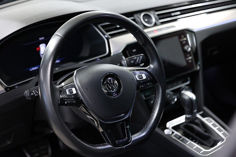 Volkswagen Passat Alltrack 2.0 TDI 240hk 4M B-Kamera Keyless Drag