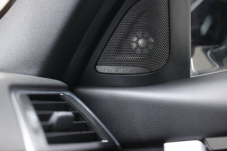 BMW 320d xDrive Touring 190hk *Hjulkampanj!* M Sport Pano HUD H/K Keyless Drag