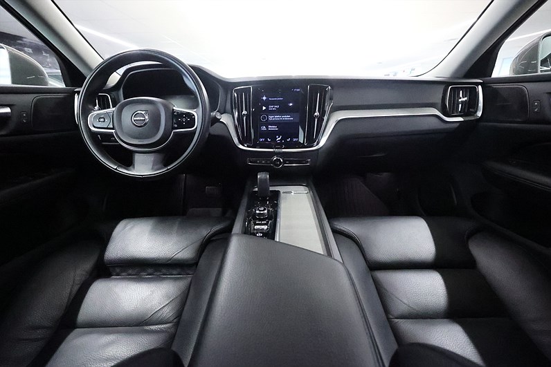 Volvo V60 Cross Country B4 AWD 197hk Momentum H/K Drag