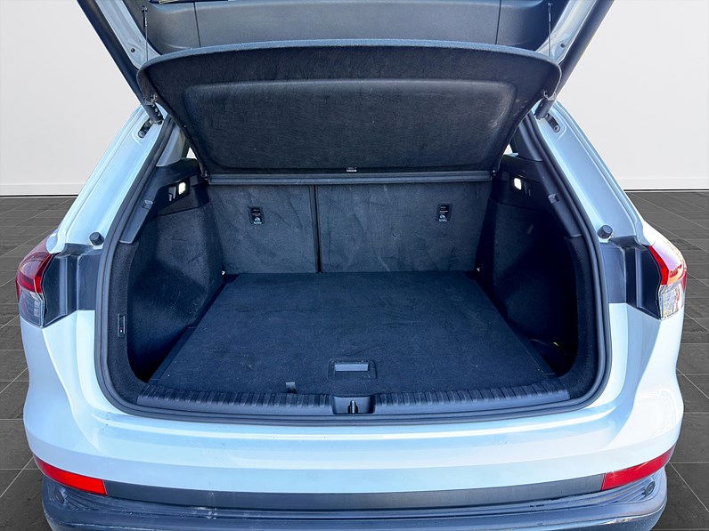 Audi Q4 40 e-tron 204hk Comfort CarPlay Värmare Drag PDC
