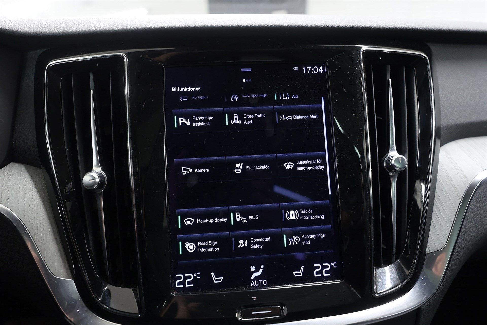 Volvo V60 B3 163hk Inscription H/K HUD Pano Massage 360 Drag