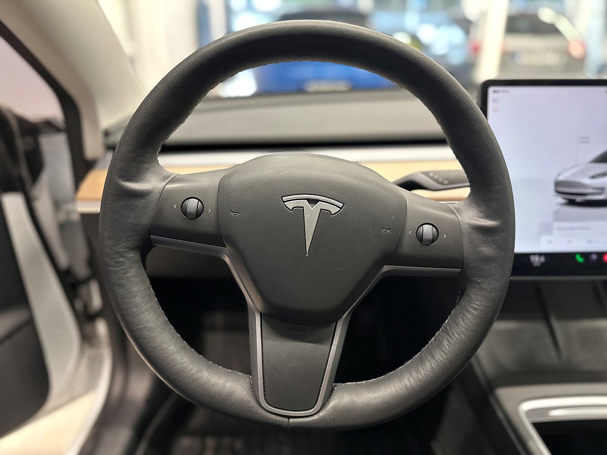 Tesla Model 3 – bild 17