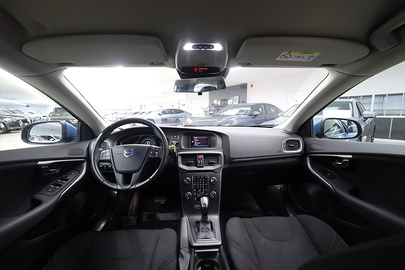 Volvo V40 D2 120hk *Hjulkampanj!* Kinetic Värmare PDC Farth