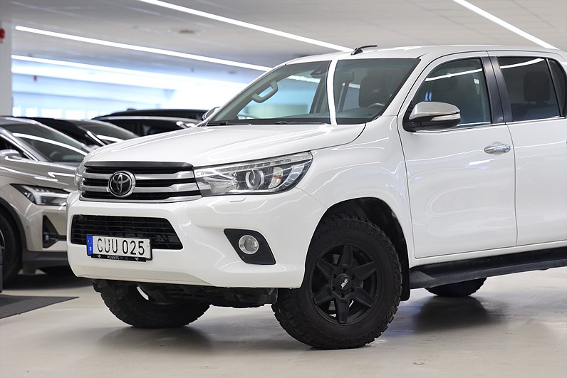 Toyota Hilux 2.4 AWD 150hk Drag B-kamera Värmare Skinn MOMS