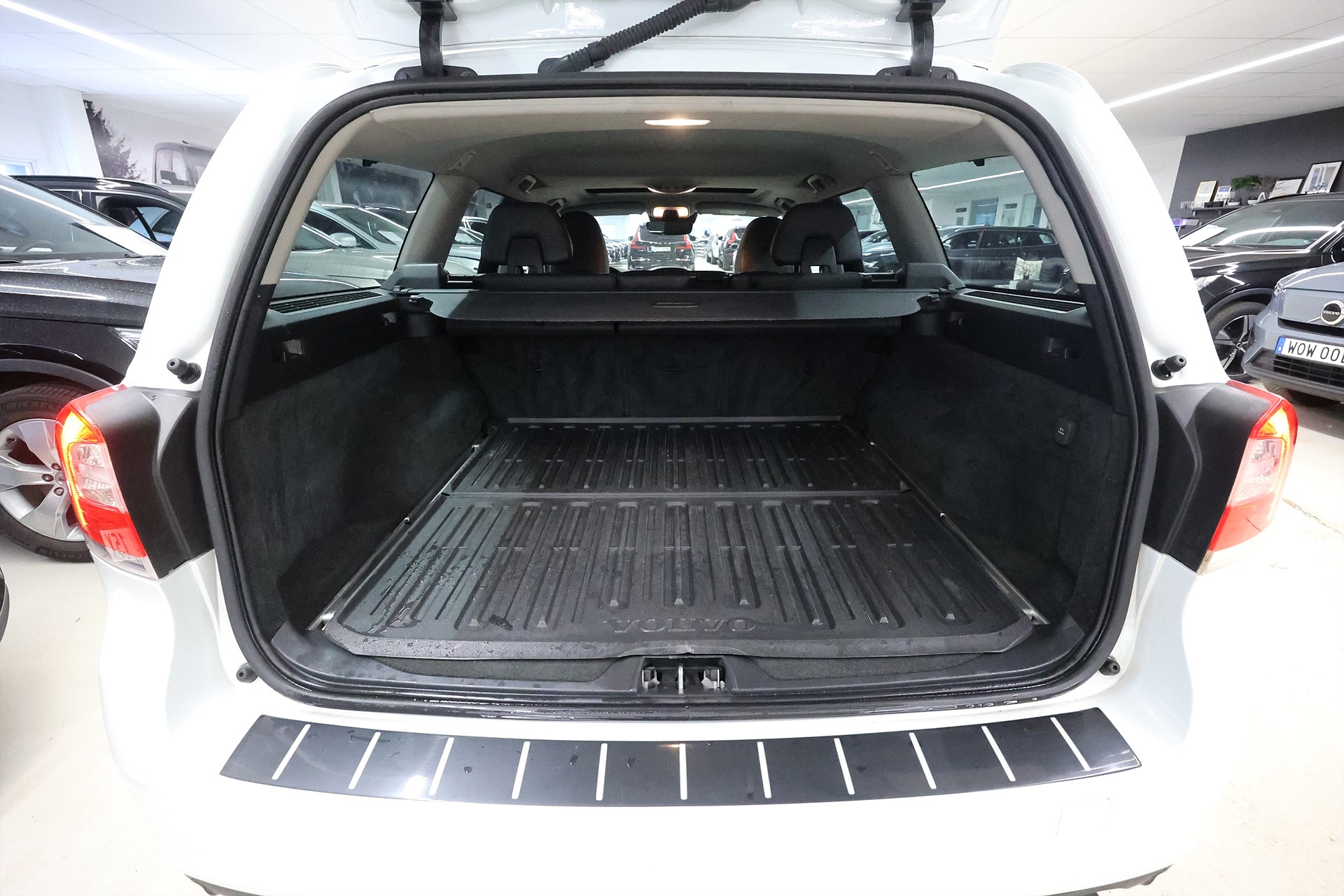 Volvo V70 D4 181hk Summum Lucka Läder Navi Drag PDC