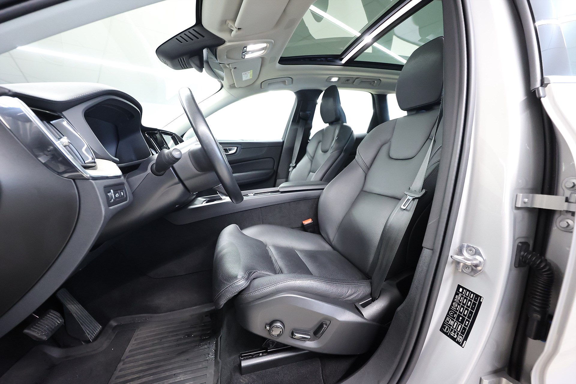Volvo XC60 T6 AWD Recharge 340hk Inscription Orrefors Pano Drag H/K MOMS