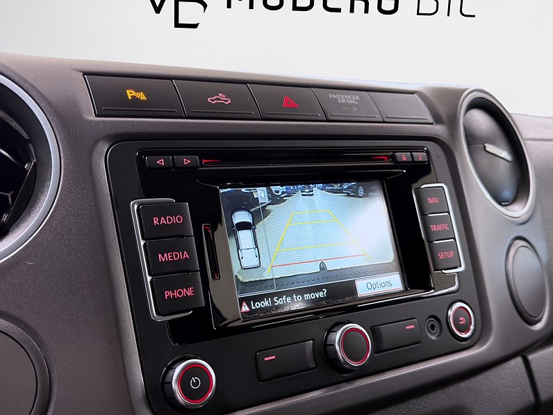 Volkswagen Amarok DoubleCab 2.8t 4M 180hk Highline Drag Navi