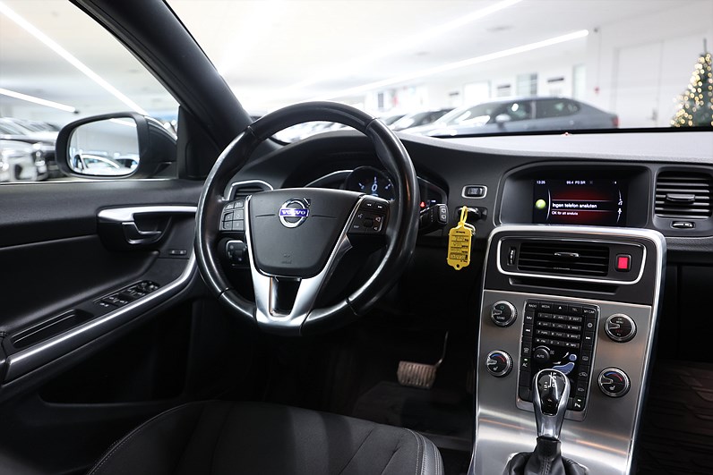 Volvo V60 D4 190hk *Hjulkampanj!* Momentum Värmare