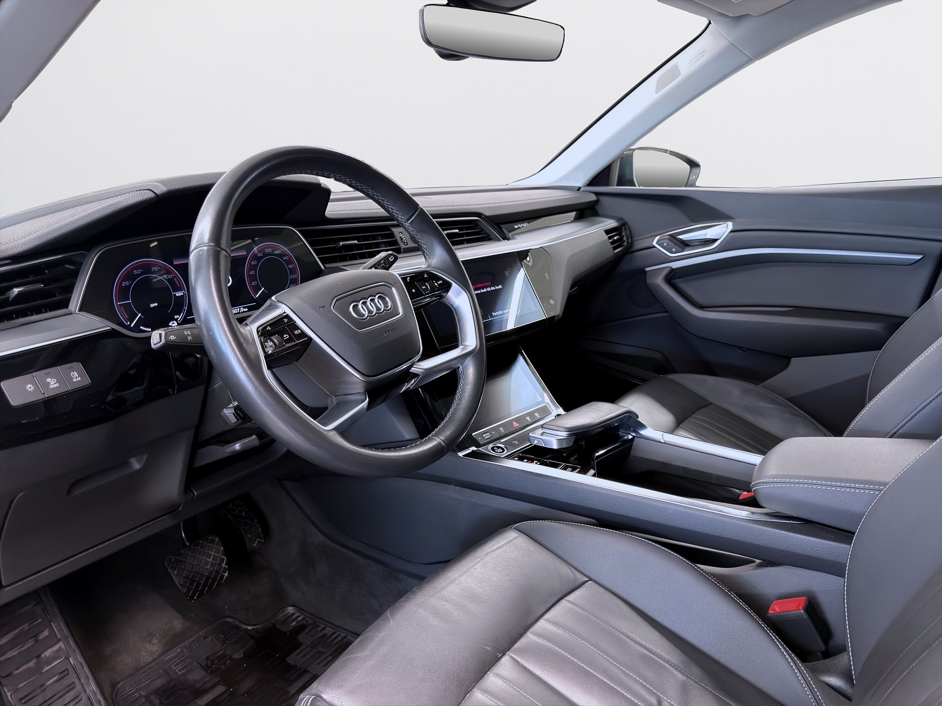 Audi Q8 50 e-tron quattro 340hk Helg på Moberg! B&O B-Kamera Luftfjädring