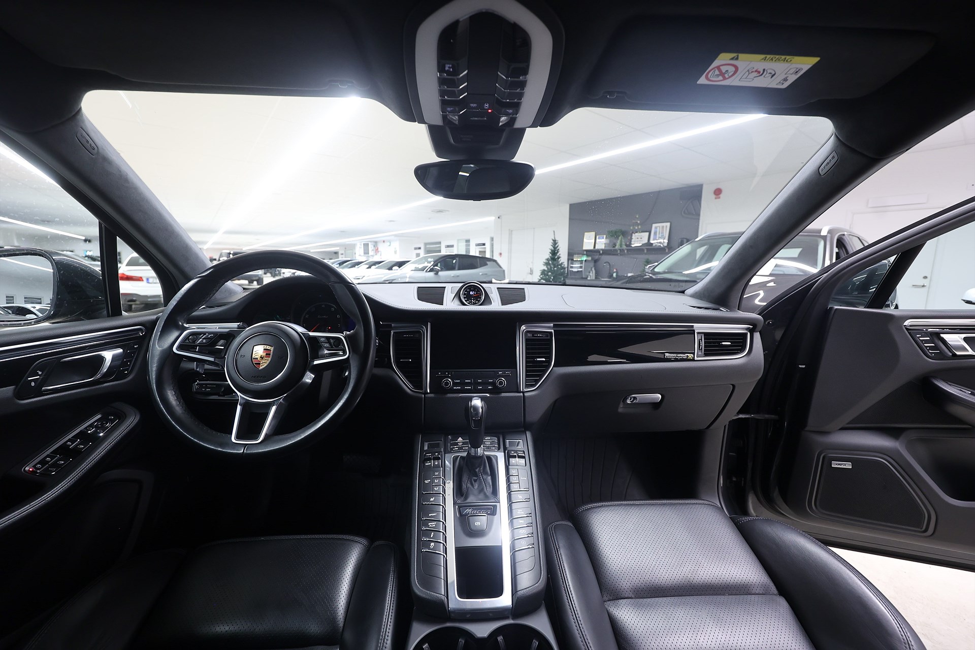 Porsche Macan Turbo Performance 441hk Sport Chrono BOSE Drag