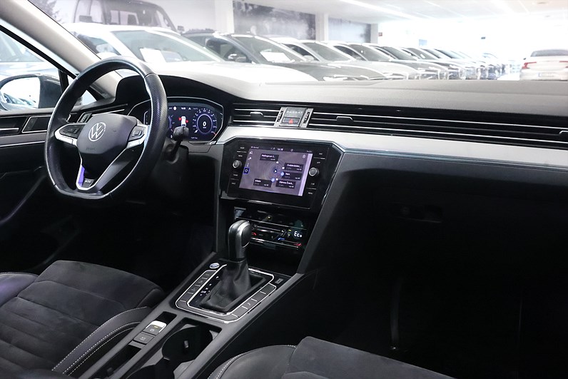 Volkswagen Passat Sportscombi GTE 218hk Dynaudio Värmare Drag