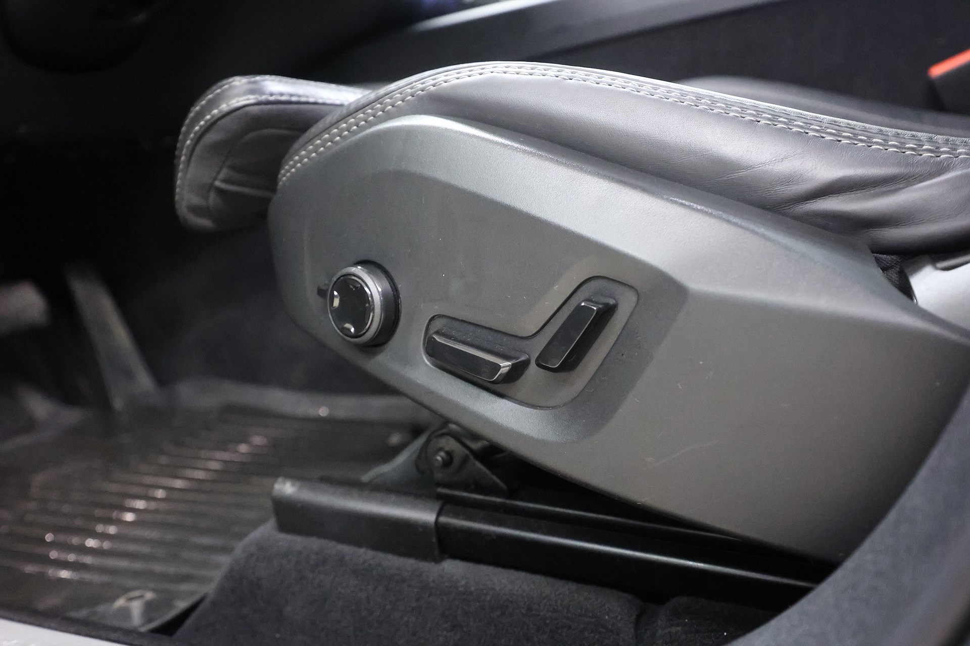 Volvo XC60 Recharge T8 AWD 456hk Ultimate Black Edt H/K 360 HUD Massage