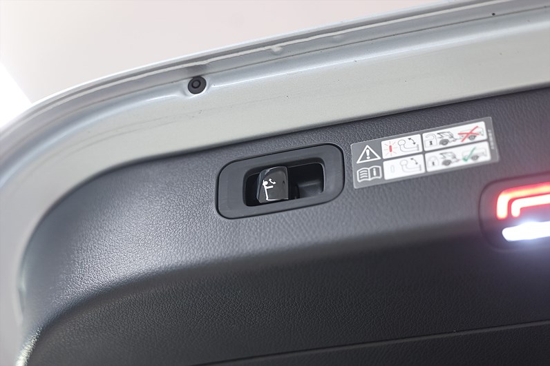 Mercedes-Benz C 220 T d 4M 200hk AMG Night Pano Burmester