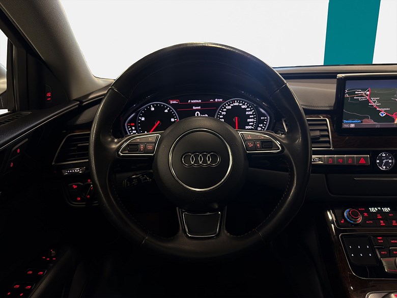 Audi A8 3.0 TDI quattro Luft, Läder, Värmare, Drag 2011, silver – bild 18 av 25, begagnad hos Niber i Järfälla
