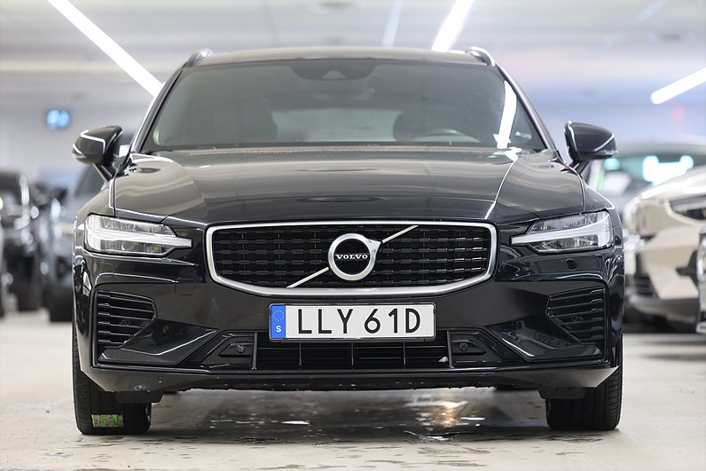 Volvo V60 Recharge T8 AWD 392hk R-Design Pano Drag Navi