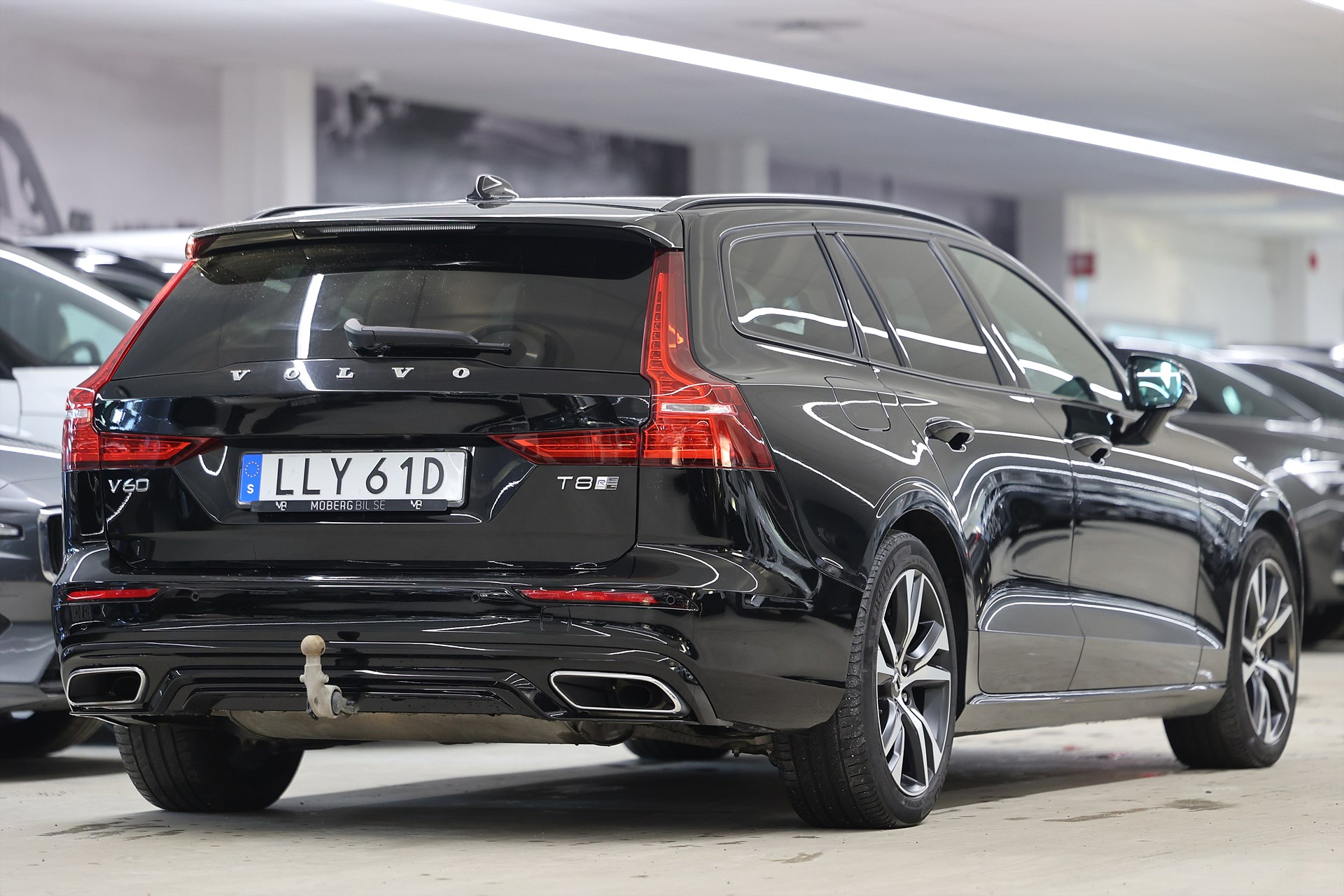Volvo V60 Recharge T8 AWD 392hk R-Design Pano Drag Navi