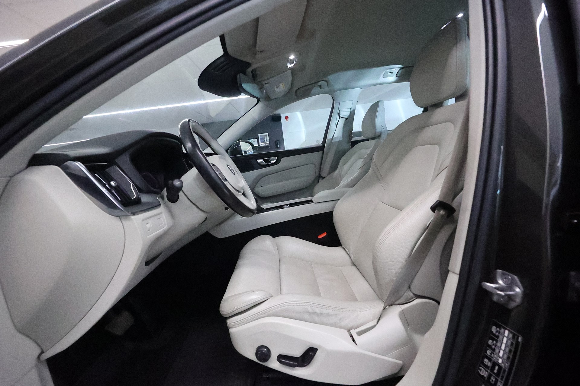 Volvo XC60 D4 AWD 190hk Inscription 360 Drag Värmare Navi