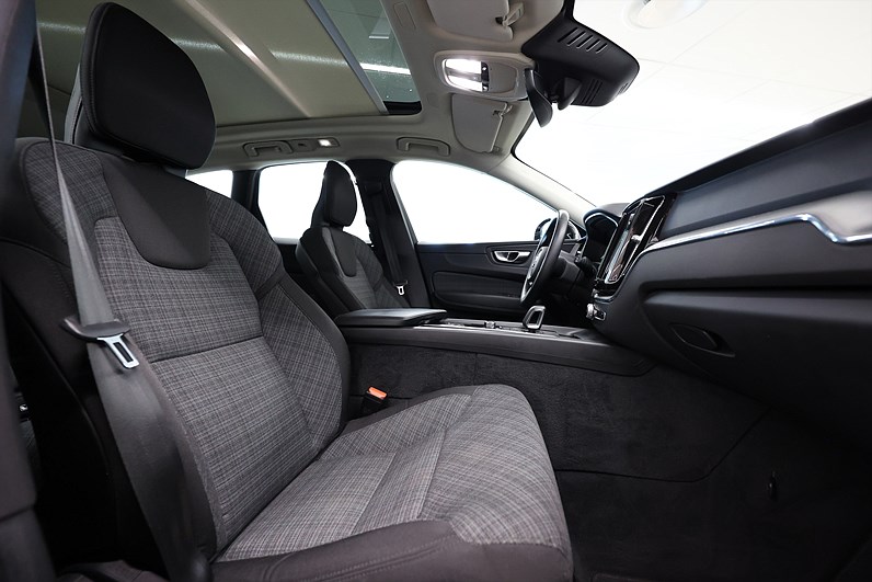 Volvo XC60 Recharge T6 AWD 350hk Core Edition Pano Drag Keyless MOMS
