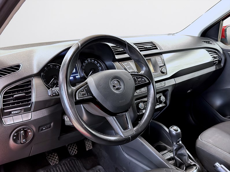 Skoda Fabia Kombi 90hk Style Keyless PDC Årsskatt 360kr
