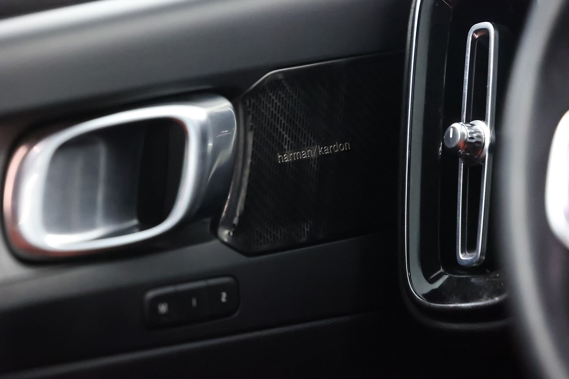 Volvo XC40 Recharge T4 DCT 211hk Inscription H/K Läder Keyless Drag