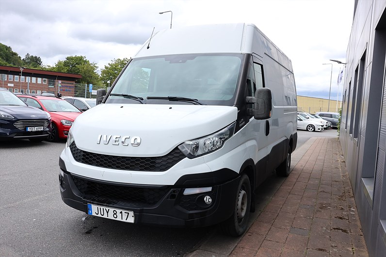 Iveco Daily 35-130 Skåpbil 2.3 JTD Hi-Matic 126hk Värmare 3 sits