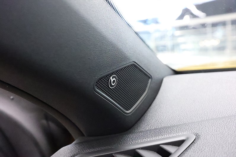 Volkswagen T-Roc Cabriolet 1.5 TSI 150hk R Line Läder Beats B-Kamera