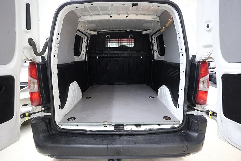 Peugeot Partner L1 1.5 4x4 130hk Värmare Drag PDC MOMS