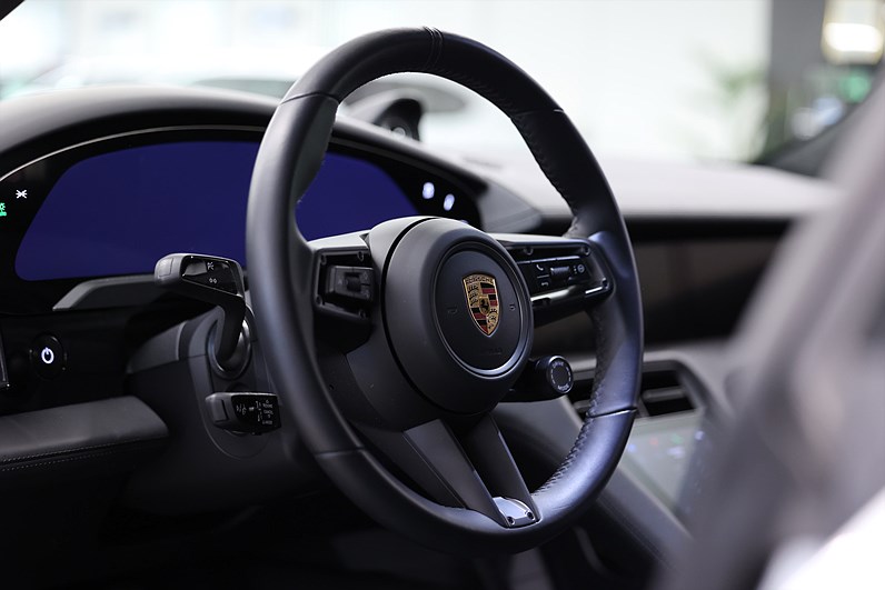 Porsche Taycan 4 Cross Turismo OffroadDesign Pano HUD BOSE 21