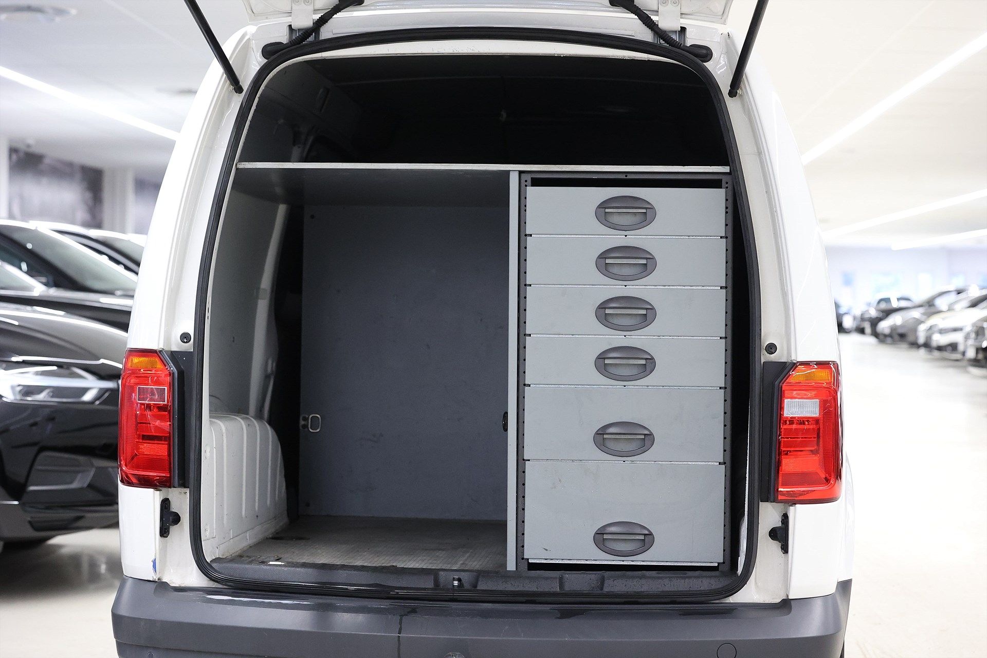 Volkswagen Caddy 2.0 TDI 102hk Drag V-inrett PDC Värmare MOMS