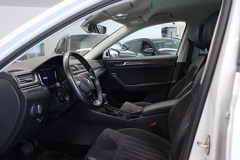 Skoda Superb iV Kombi 1.4 TSI 218hk Business Edt. Canton Drag