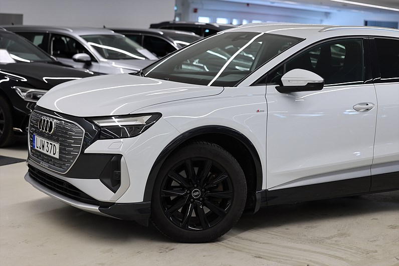 Audi Q4 40 e-tron S Line B-kamera Drag Adapth Farth Cockpit 82kWh