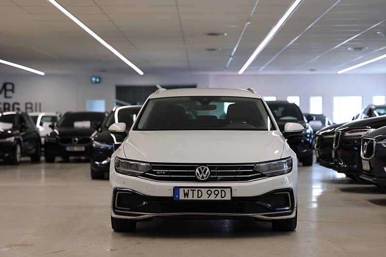 Volkswagen Passat GTE 218hk Räckvidd 60 km Värmare B-kamera Drag