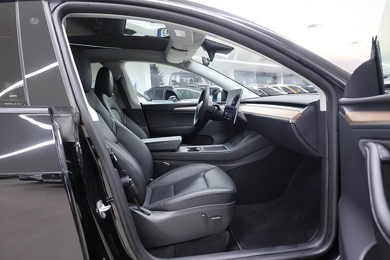 Tesla Model Y Long Range AWD 514hk *Hjulkampanj!* AP Drag Pano