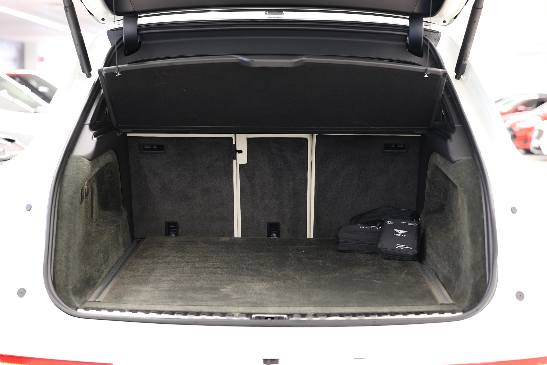 Bentley Bentayga Hybrid Blackline Naim Mulliner Pano