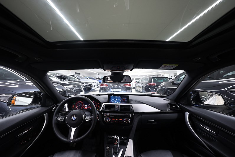 BMW 320d xDrive Touring 190hk *Hjulkampanj!* M Sport Pano HUD H/K Keyless Drag