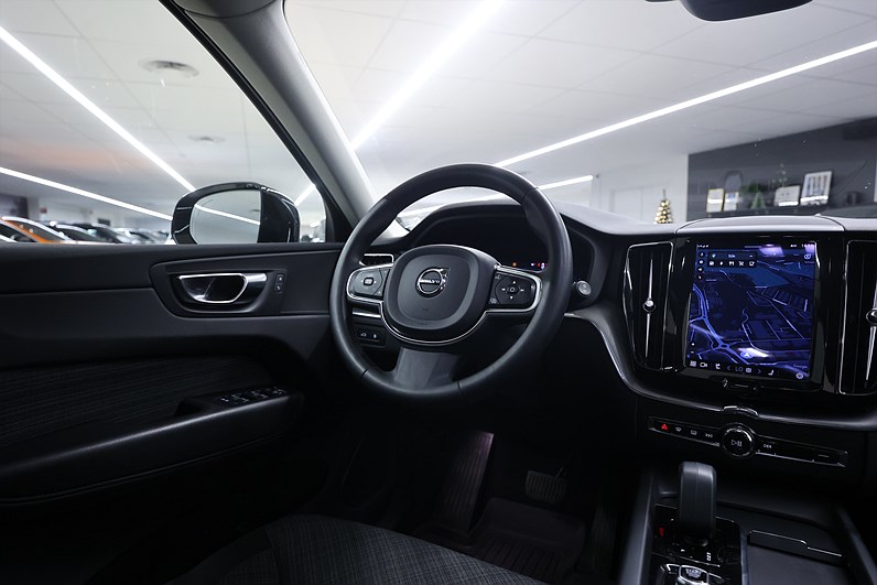 Volvo XC60 Recharge T6 AWD 350hk *Hjulkampanj!* Core Drag