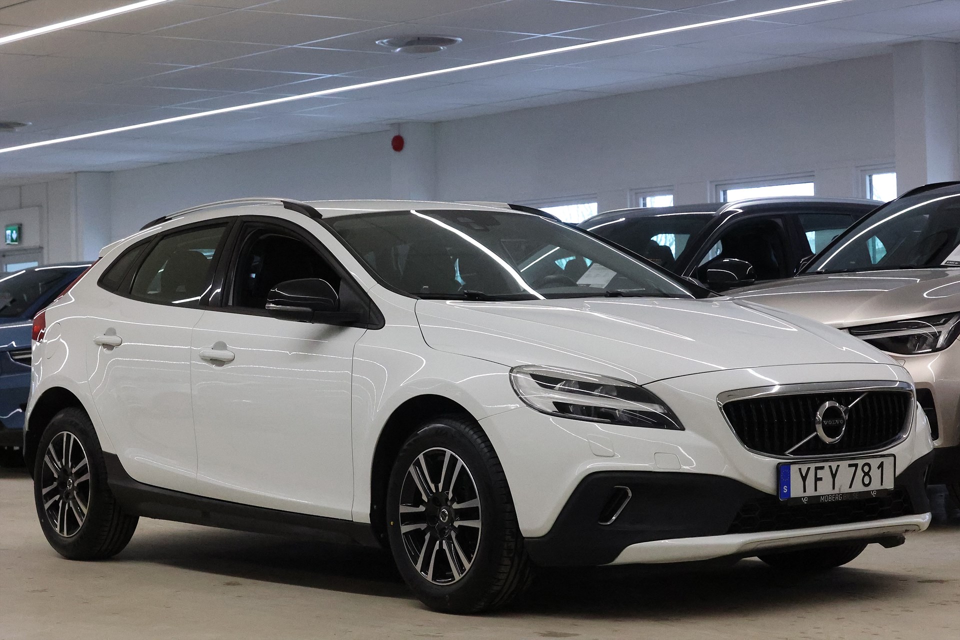 Volvo V40 Cross Country D2 120hk Momentum Navi Bluethooth PDC